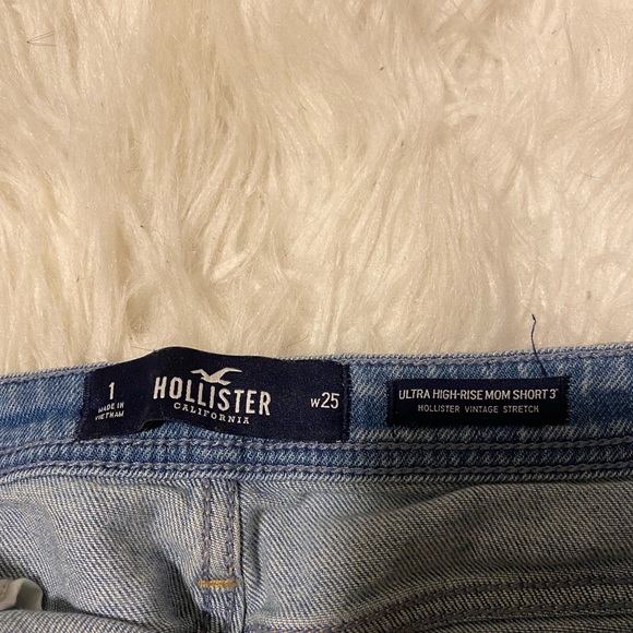 Hollister Ultra High Rise Mom Short 3” - Picture 2 of 3